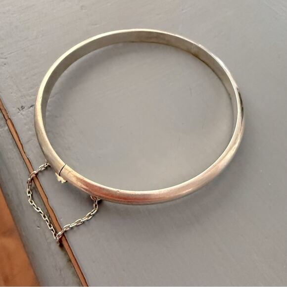 925 Sterling Silver Bangle Bracelet with Safety Chain - Picture 5 of 6